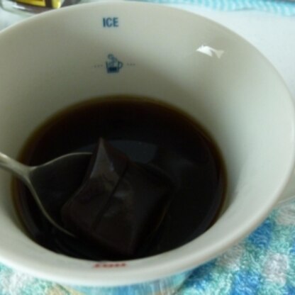 一口羊羹ですが、一緒に入れて飲みました☆
あんこ大好きで、コーヒーとも合いますよね♪
御馳走さまです（＾＾）ｖ